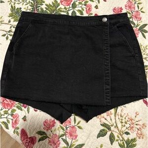 Excellent condition Black denim Torrid skort. Never worn!
